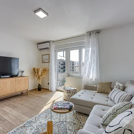 Liu In Center Apartment Pula