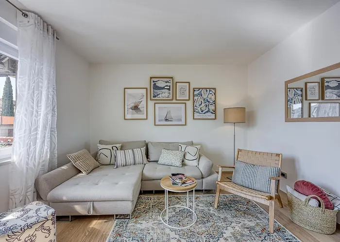 Daire Liu In Center Pula